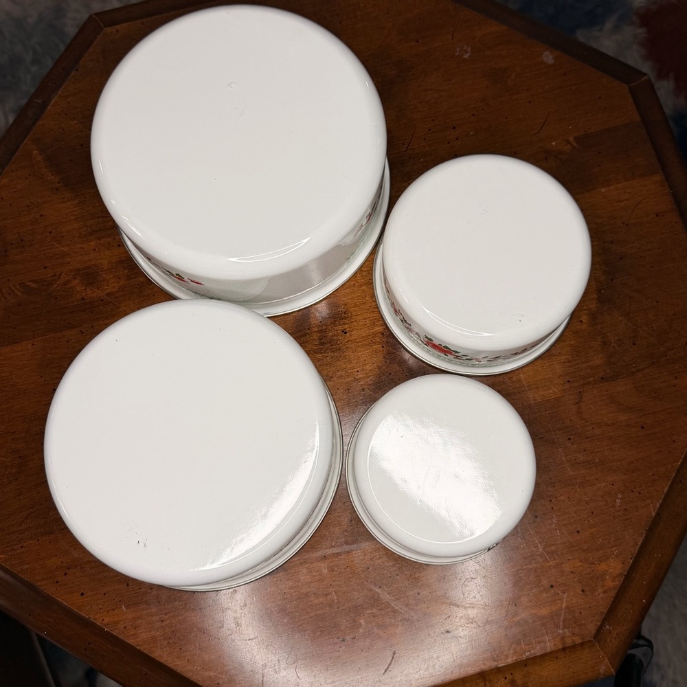 Vintage Floral Enamel Nesting Mixing Bowl Set White Red Green Set of 4 - Picture 4 of 4